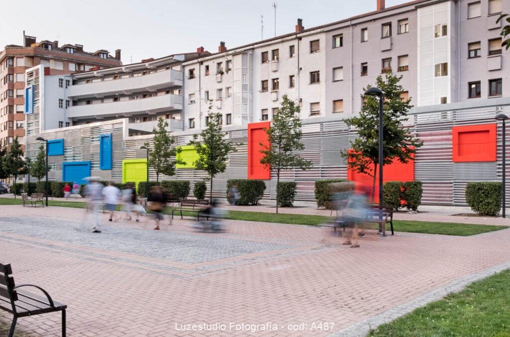 Fotografa de arquitectura reportaje medianera Mar de Metal en Gijon Asturias 1